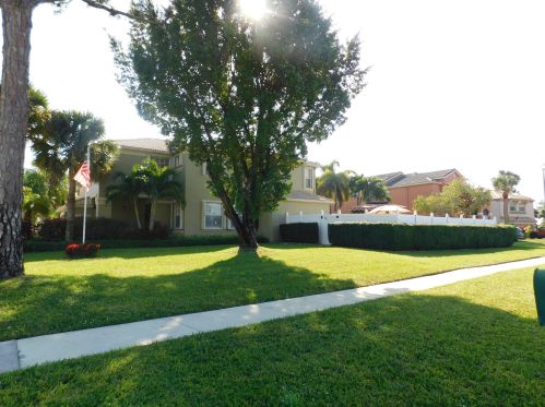 101 Chestnut Ct, West Palm Beach, FL 33411-8261