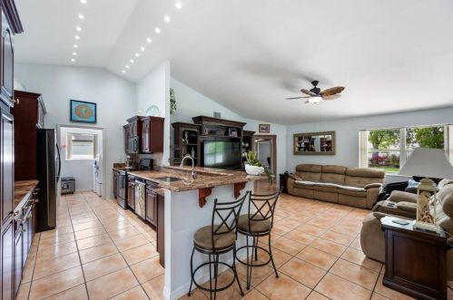 107 Hawthorne Cir, Fort Pierce FL 34953-3524 exterior