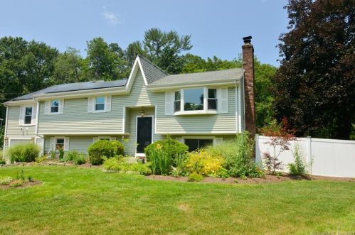 99 Redwood Dr, Bristol, CT 06010-2417