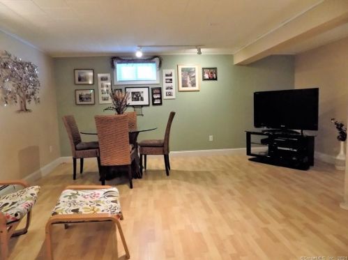 282 Hayden Sta Rd, Windsor CT 06095-1407 exterior