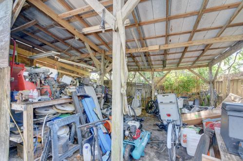 209 3 St, West Palm Beach FL  33403-3418 exterior