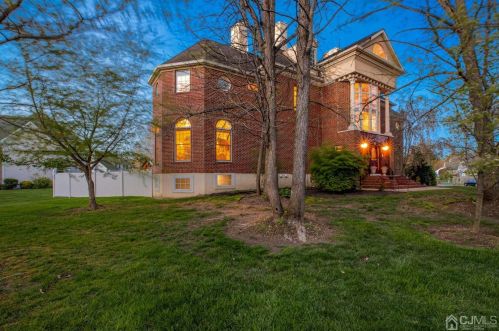 2 Winchester Dr, East Brunswick, NJ 08816-3385