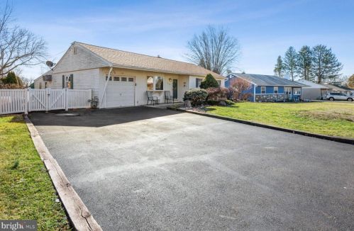 1279 Hiview Dr, Southampton, PA 18966-3509