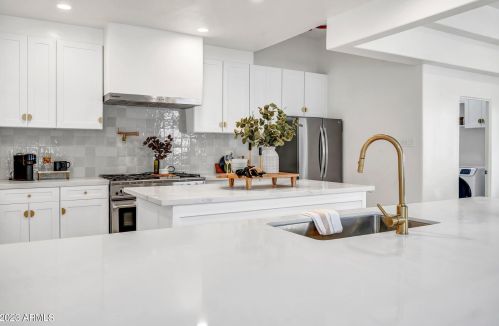 7627 22nd St, Phoenix AZ  85020-4706 exterior