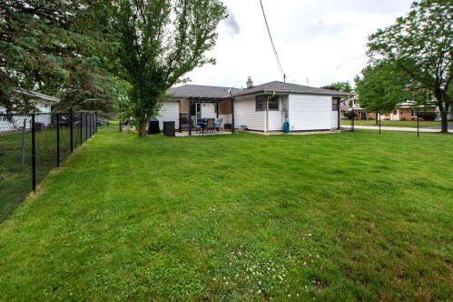 5338 Mulberry Dr, Greendale WI 53129-1426 exterior