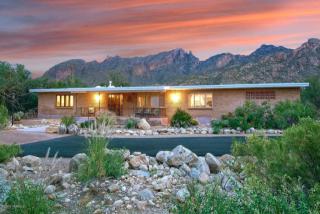 6601 Donna Beatrix Cir, Tucson, AZ 85718-2513