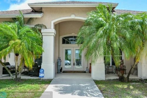 695 Whitmore Dr, Fort Pierce, FL 34984-4569