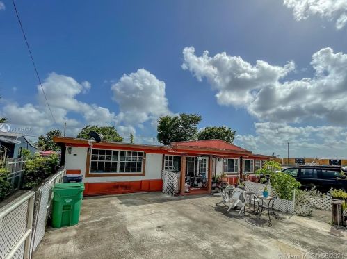 3670 100th St, Miami, FL 33147-1962