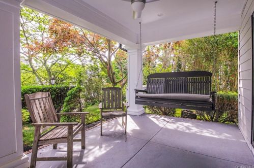 38 Petersville Rd, New Rochelle, NY 10801-4438