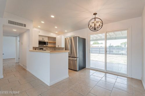 6520 Calle Herculo, Tucson AZ  85710-5620 exterior