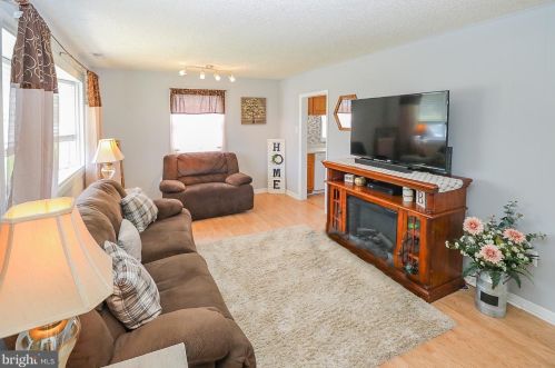 470 Browning Rd, Gloucester, NJ 08031-1429