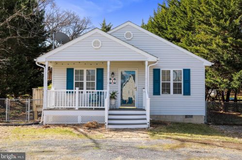 587 Capon St, Strasburg, VA 22657-1159