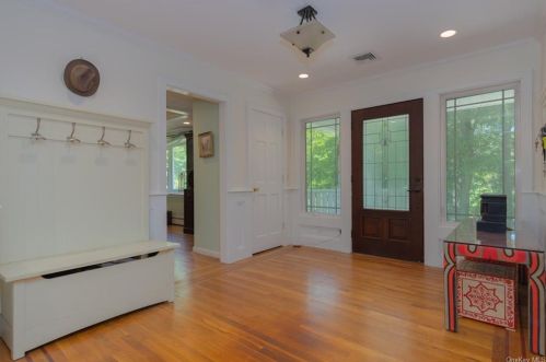 155 Mott Farm Rd, Tomkins Cove, NY 10986-1413