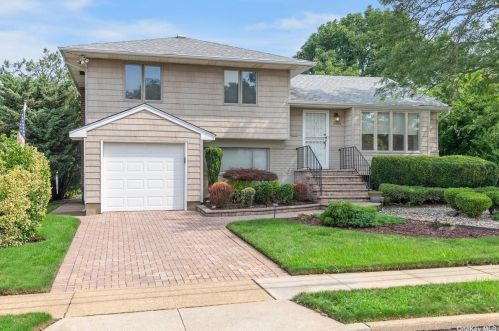 2523 Marine Pl, North Bellmore, NY 11710-5107