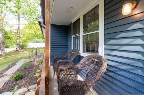 70 Lorraine Rd, Manchester, CT 06040-6323