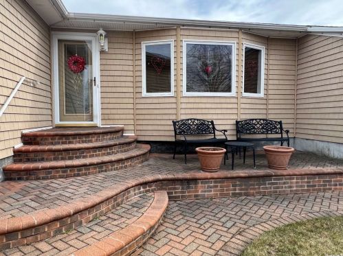 2407 Babylon St, North Wantagh, NY 11793-4501