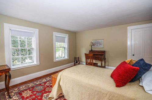 7 Carriage Rd, Amherst NH  03031-2933 exterior