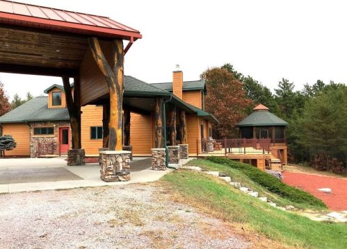 3894 9th Ct, Wisconsin Dells, WI 53965-8624