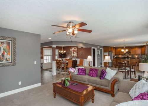 4279 Nevada Dr, Panarama Park, IA 52722-1216