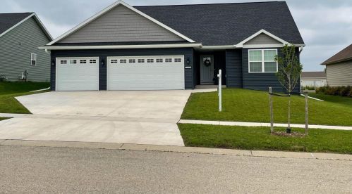 1372 Primrose Ln, Fond Du Lac WI  54935-1879 exterior