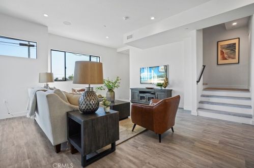 15307 Lemay St, Van Nuys CA 91406-5400 exterior