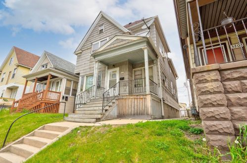 3204 Greenfield Ave, Milwaukee, WI 53215-1515