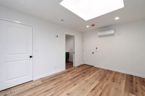 14363 Collins St, Van Nuys CA 91316-1030 exterior