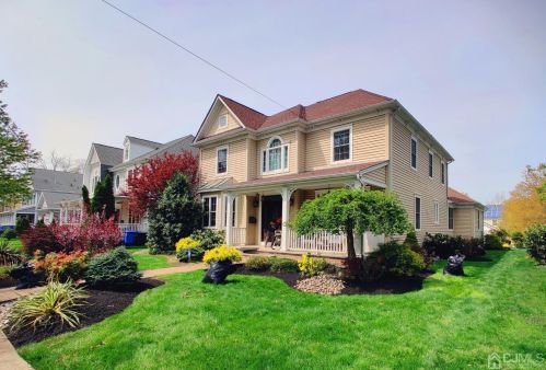 19 Hickory St, Metuchen, NJ 08840-2709