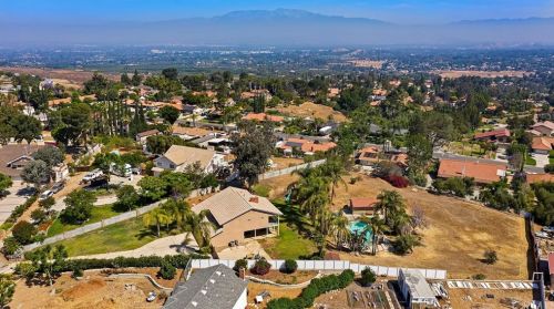 16060 Lenel Ct, Riverside CA  92504-5817 exterior