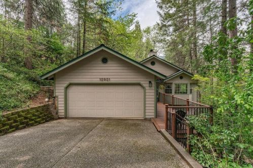 10901 Footwall Dr, Grass Valley, CA 95945-7400