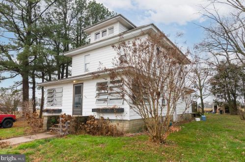 104 1st St, Farmington, DE 19950-9417