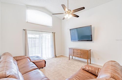 2772 Delcrest Dr, Orlando FL  32817-2668 exterior