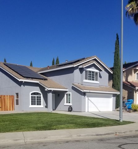 1670 Las Brisas Dr, Hollister, CA 95023-6738