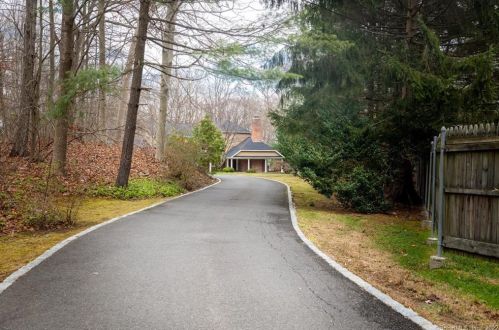 24 Valley Rd, Ridgefield, CT 06877-5218