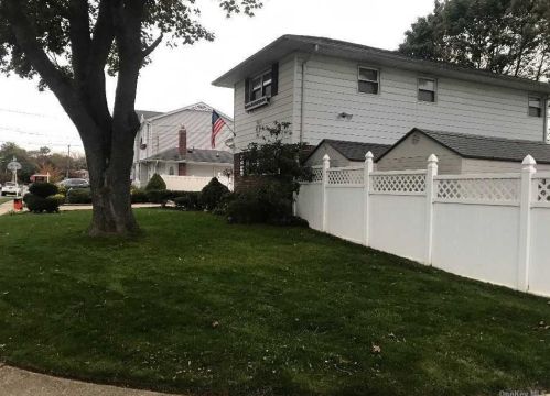 2 Oregon St, Deer Park, NY 11729-2517