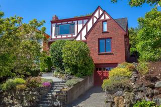 610 77 St, Seattle WA  98103-4727 exterior