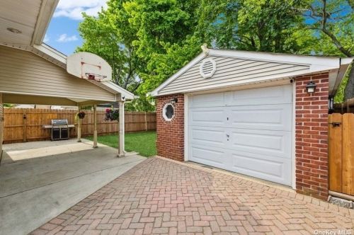 2493 7th Ave, Hempstead NY  11554-3325 exterior