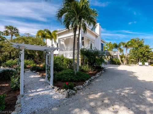 5690 Pne Tree Dr, Sanibel FL 33957-2304 exterior