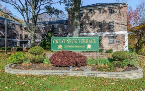 6 Mill Dr, Great Neck, NY 11021-4055