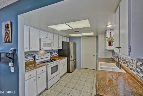 13118 Meeker Blvd, Sun City AZ 85375-5204 exterior