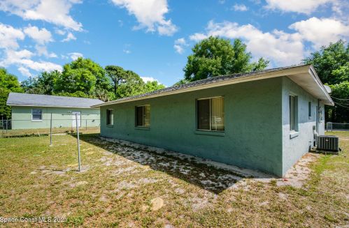 2720 Myrtle Ave, Mims, FL 32754-4031
