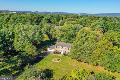 5758 Benford Dr, Haymarket VA  20169-2503 exterior