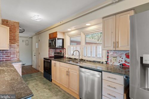 130 Delp Rd, Lancaster PA  17601-3906 exterior
