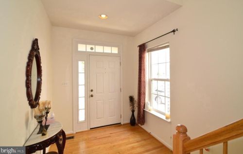 9655 Hawkshead Dr, Lorton VA  22079-2797 exterior