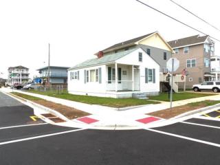 300 17th Ave, Wildwood Crest, NJ 08260-5535
