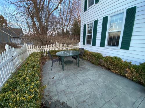 1947 Glen Oaks Ln, Thiensville WI  53092-2903 exterior