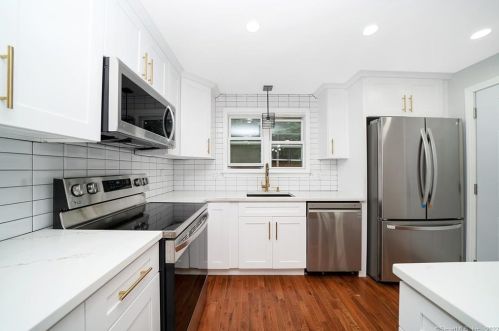 97 Bramblebush Rd, Manchester CT  06040-6300 exterior