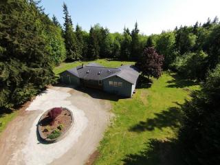 7230 Happy Hollow Rd, Camano Island, WA 98292-9096