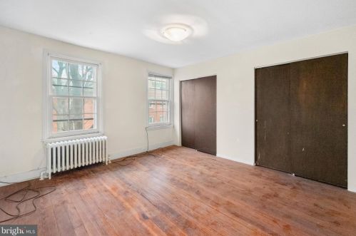 210 Carpenter St, Philadelphia PA 19146-2516 exterior