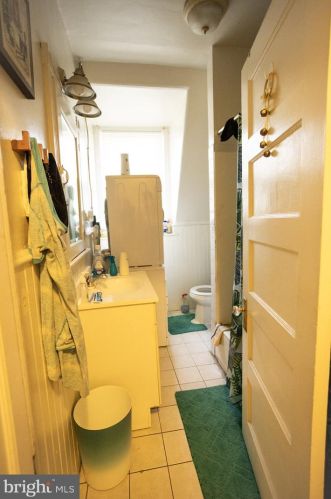 7046 Chew Ave, Philadelphia PA 19119-1846 exterior